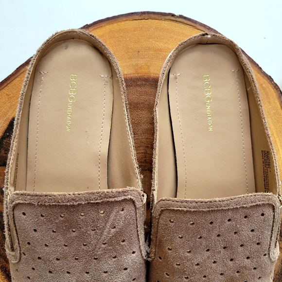 BCBGenerations | SUEDE MULES Taupe size 8.5 - Picture 5 of 7